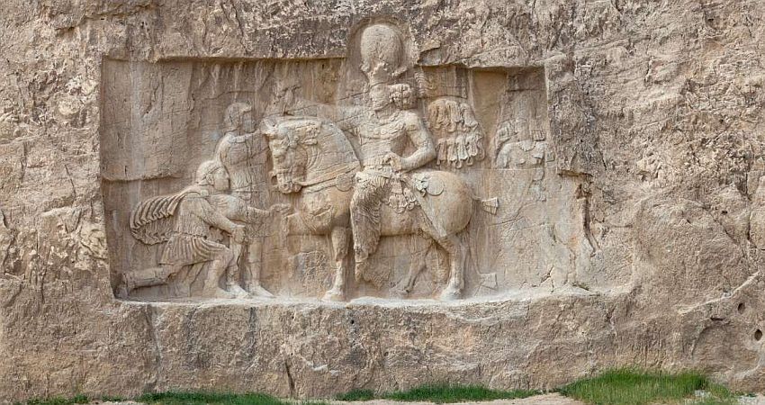آثار صخره‌ای نقش رستم از خطر فرونشست مصون هستند