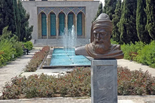 آرامگاه صائب تبریزی؛ نشانی از شعر و هنر در قلب اصفهان