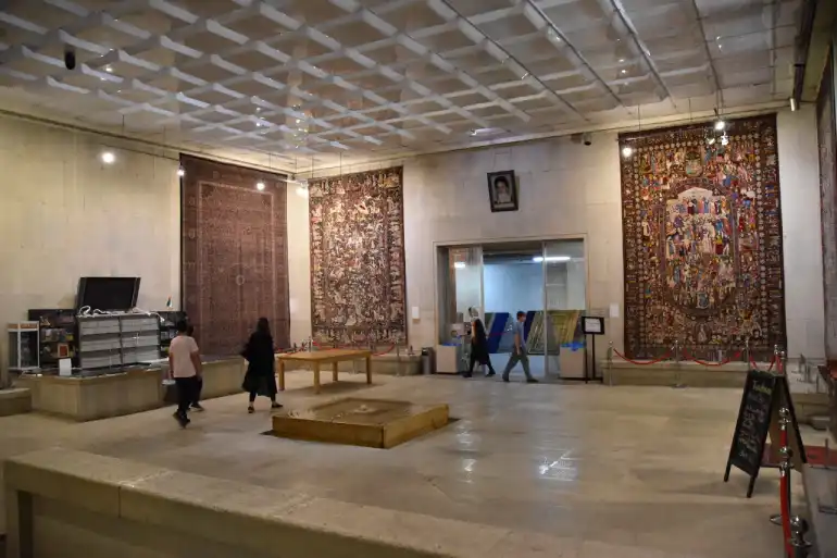 سفری به دنیای طعم و لذت در رستوران شیراز با ایران چارتر