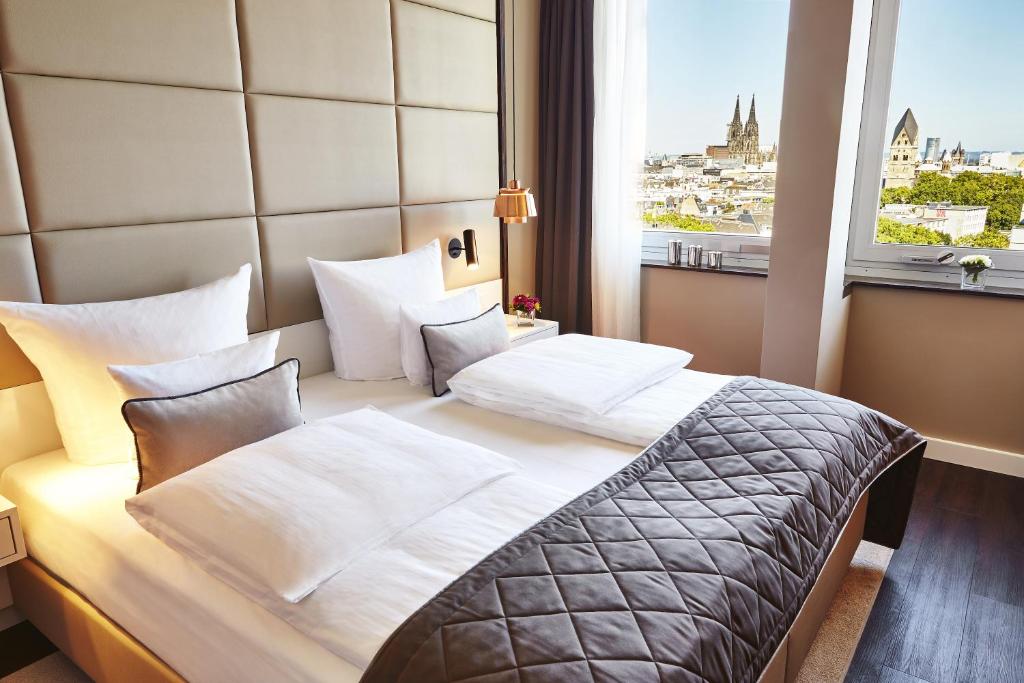 Best 5-Star Hotels in Kish