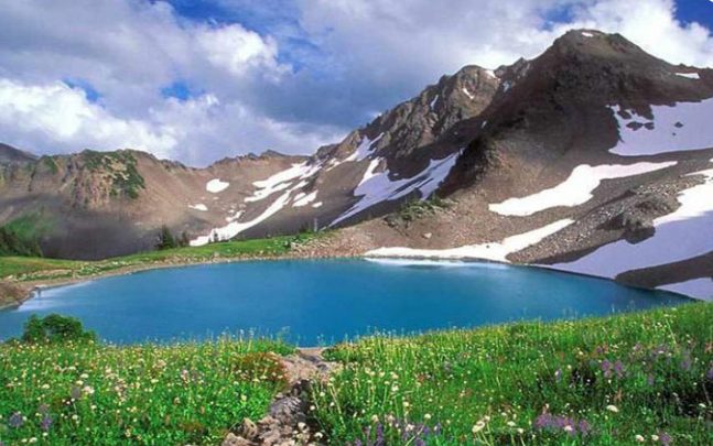 اکتشاف آبشارهای دلفارد با ایران چارتر: سفری متفاوت در زیبایی‌های کرمان