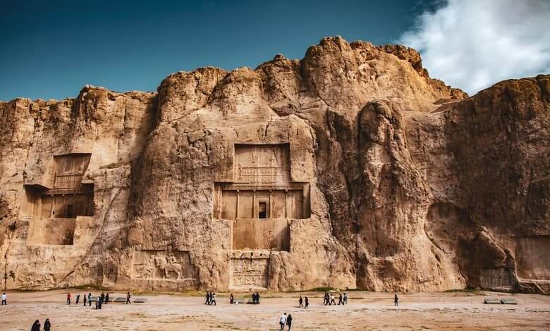 سفر در اعماق تاریخ فارس با کشف رمزهای نهان کتیبه نقش رستم