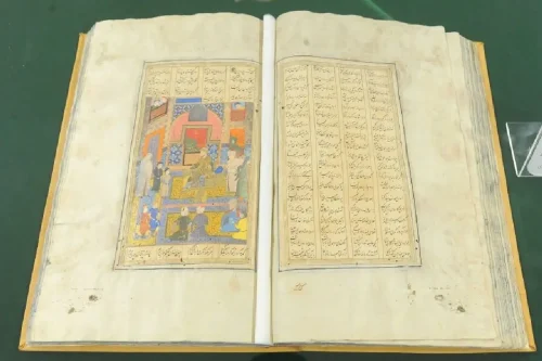 بررسی عمیق سرقت نسخ خطی تاریخی کرمان از دیدگاه ایران چارتر