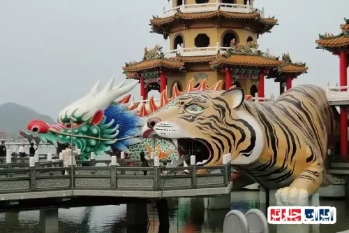 Dragon and Tiger Pagodas Kaohsiung: Top Tourist Attraction in Taiwan