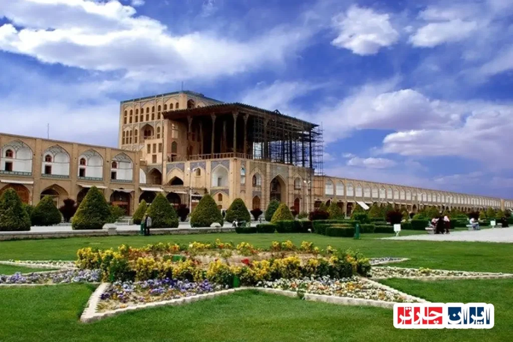 میدان نقش جهان: قلب تپنده‌ی اصفهان و شکوه معماری صفوی