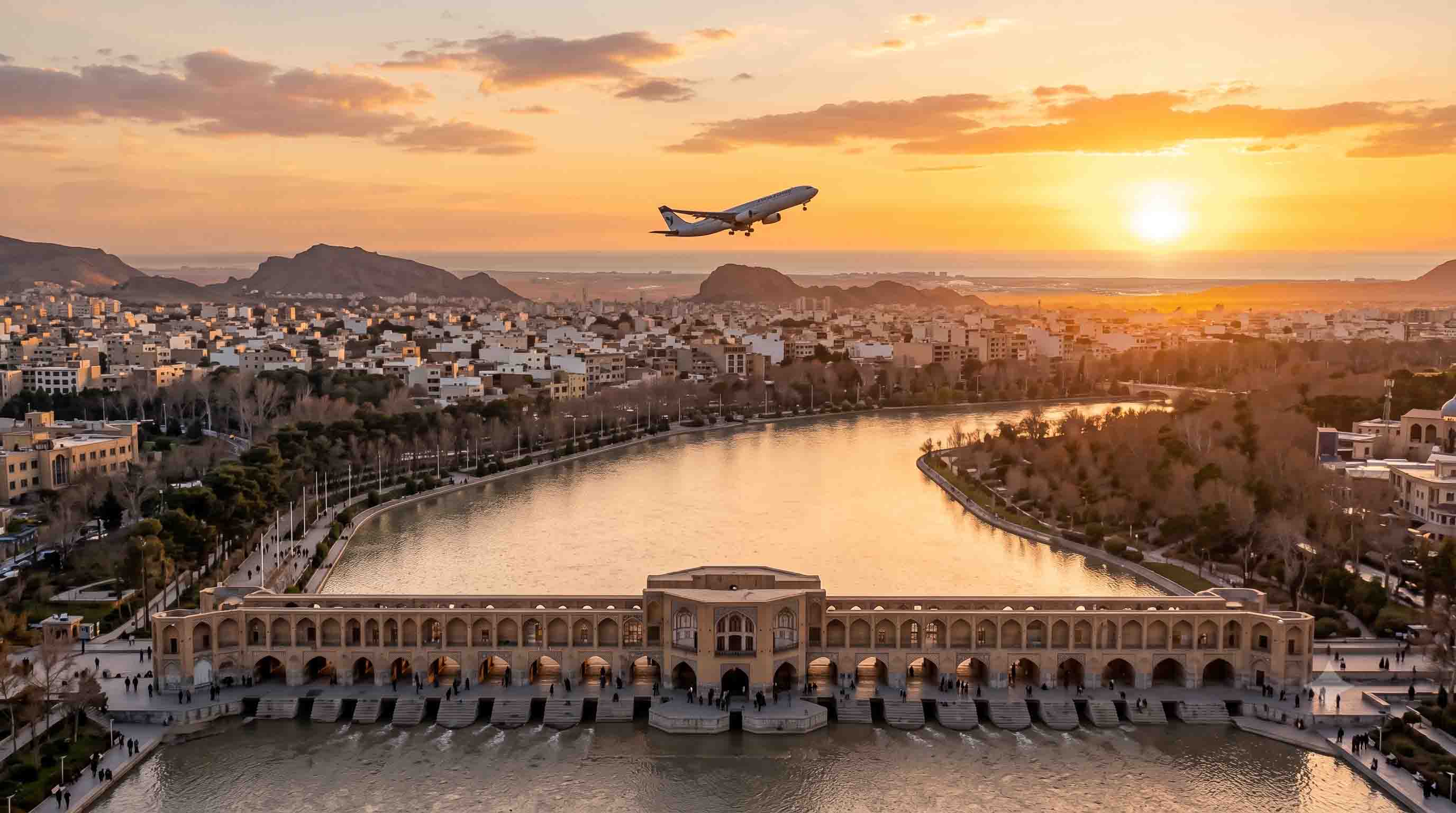 پرواز مسافربری هواپیما بندرعباس اصفهان در زمان غروب